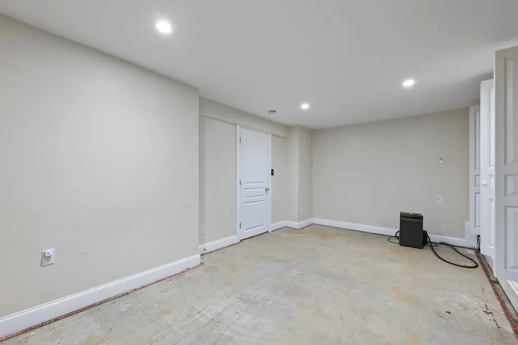 4 Hoitt Drive Durham NH 03824