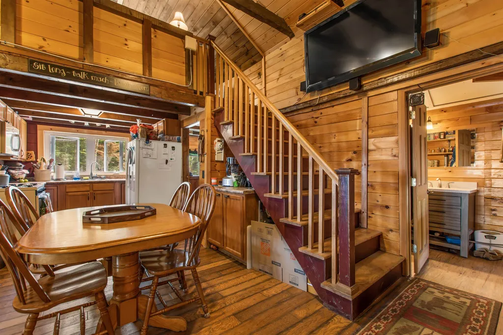 21 Stevens Road Pittsburg NH 03592