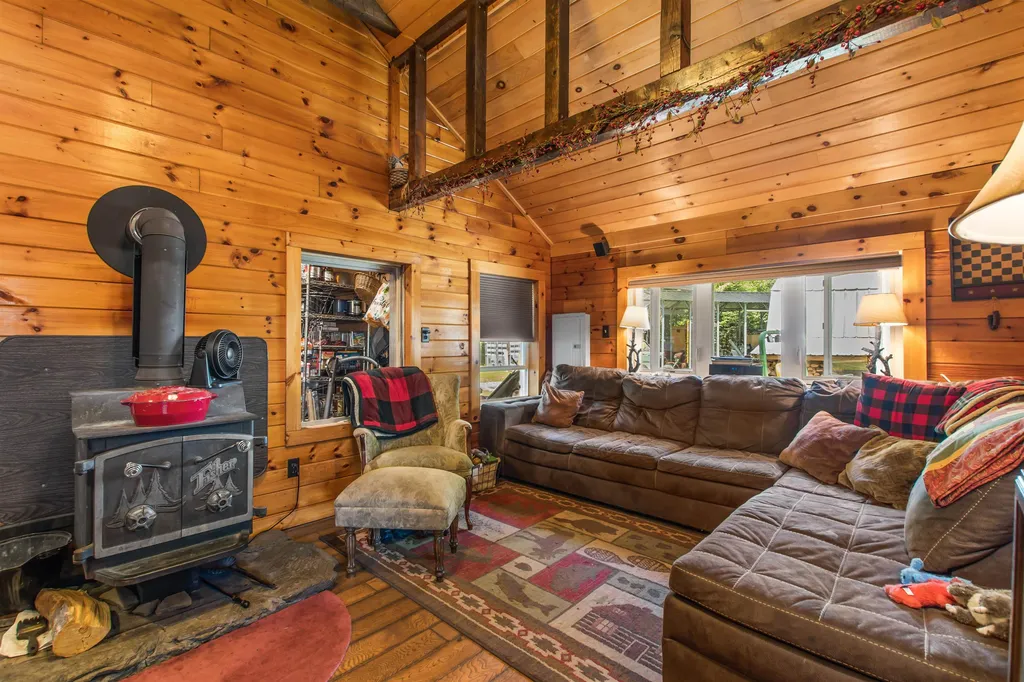 21 Stevens Road Pittsburg NH 03592