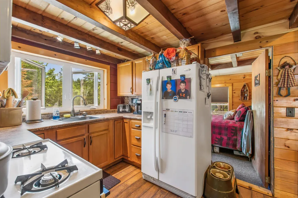 21 Stevens Road Pittsburg NH 03592