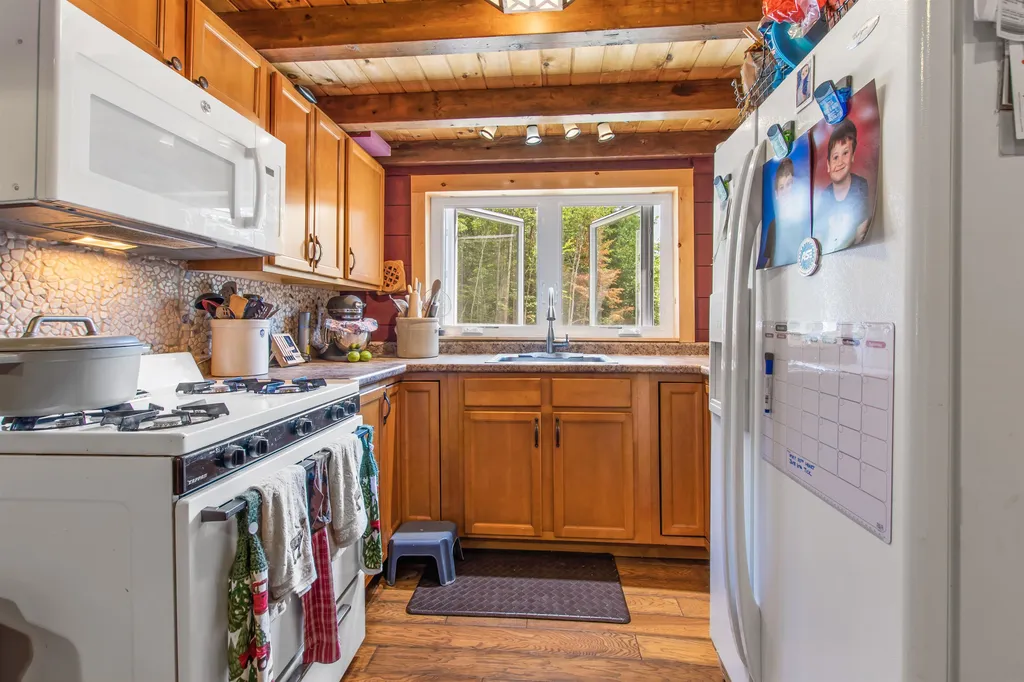 21 Stevens Road Pittsburg NH 03592