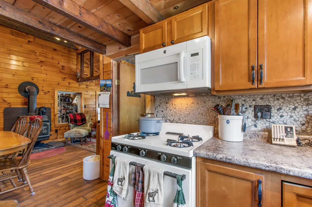 21 Stevens Road Pittsburg NH 03592