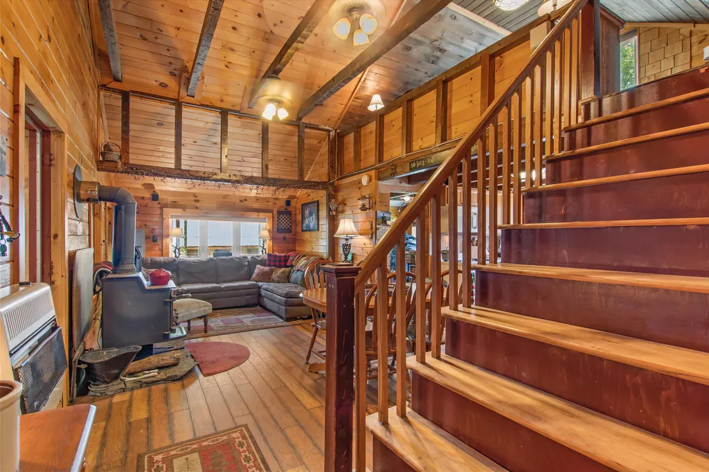 21 Stevens Road Pittsburg NH 03592