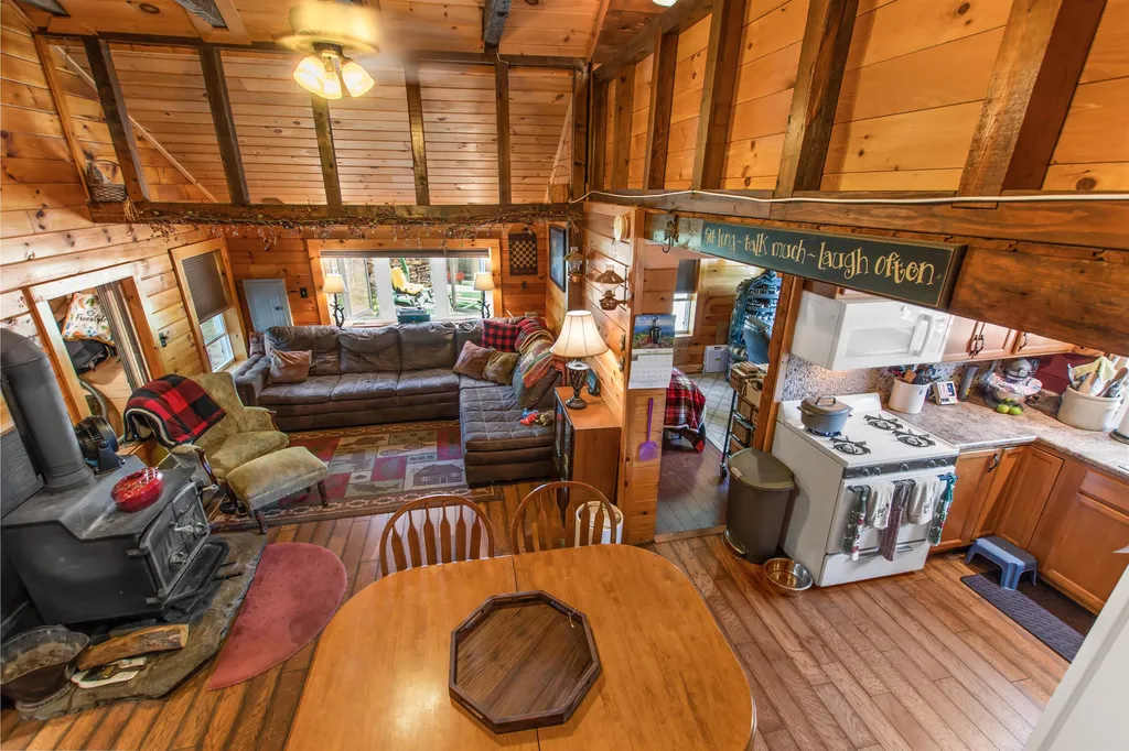 21 Stevens Road Pittsburg NH 03592