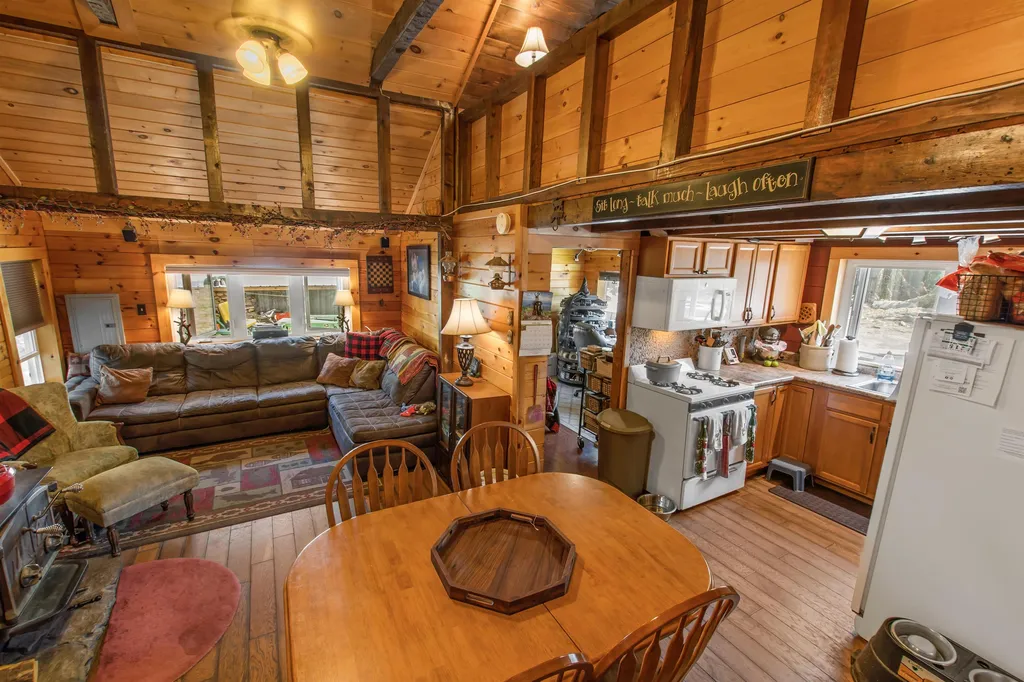 21 Stevens Road Pittsburg NH 03592
