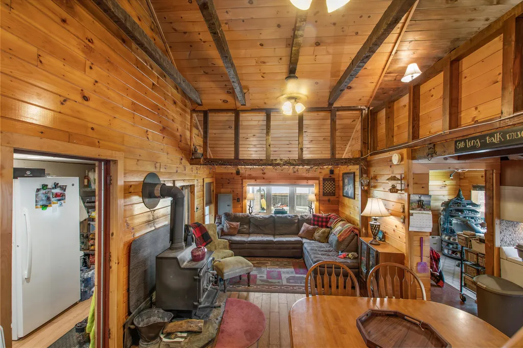 21 Stevens Road Pittsburg NH 03592