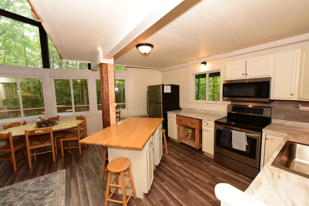 28 Green Circle Haverhill NH 03785