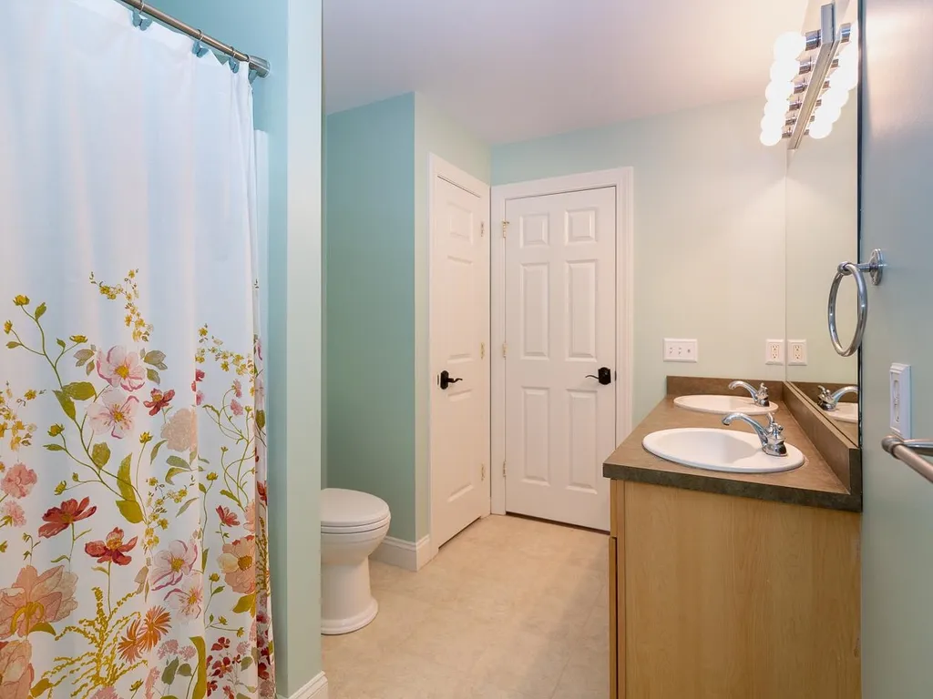 77 Mohawk Lane Brentwood NH 03833