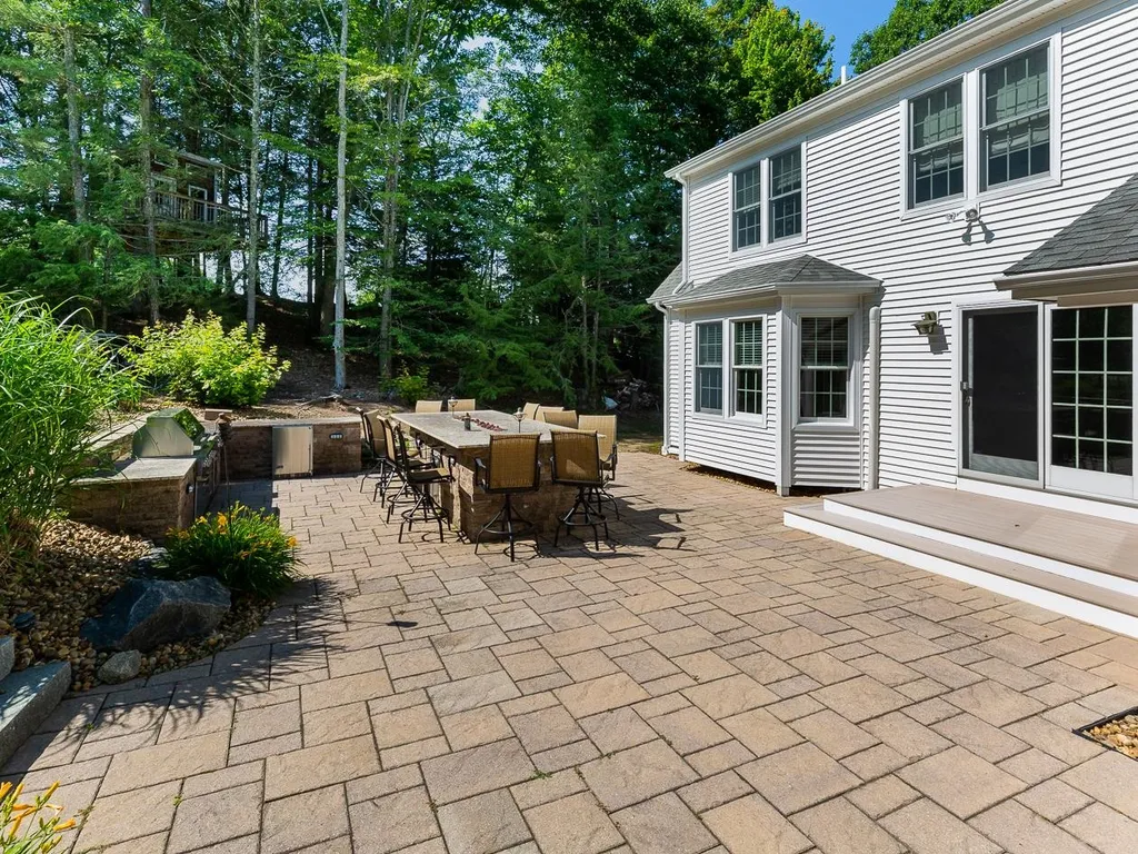 77 Mohawk Lane Brentwood NH 03833