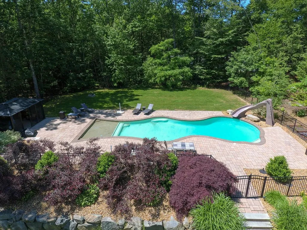 77 Mohawk Lane Brentwood NH 03833