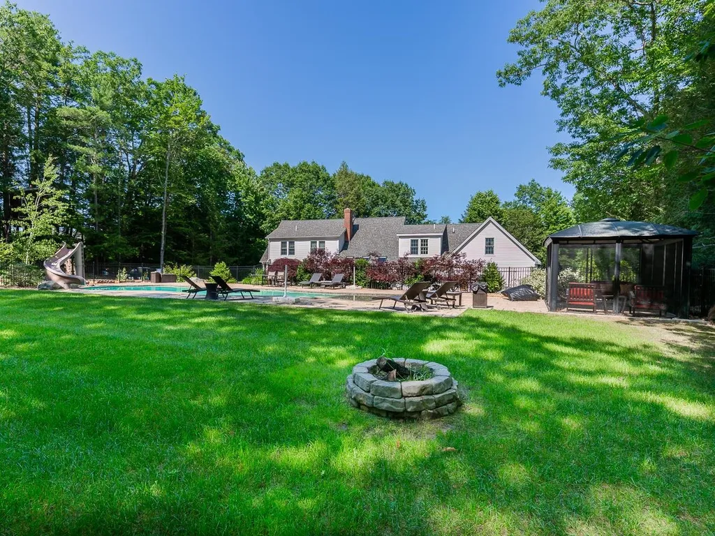 77 Mohawk Lane Brentwood NH 03833