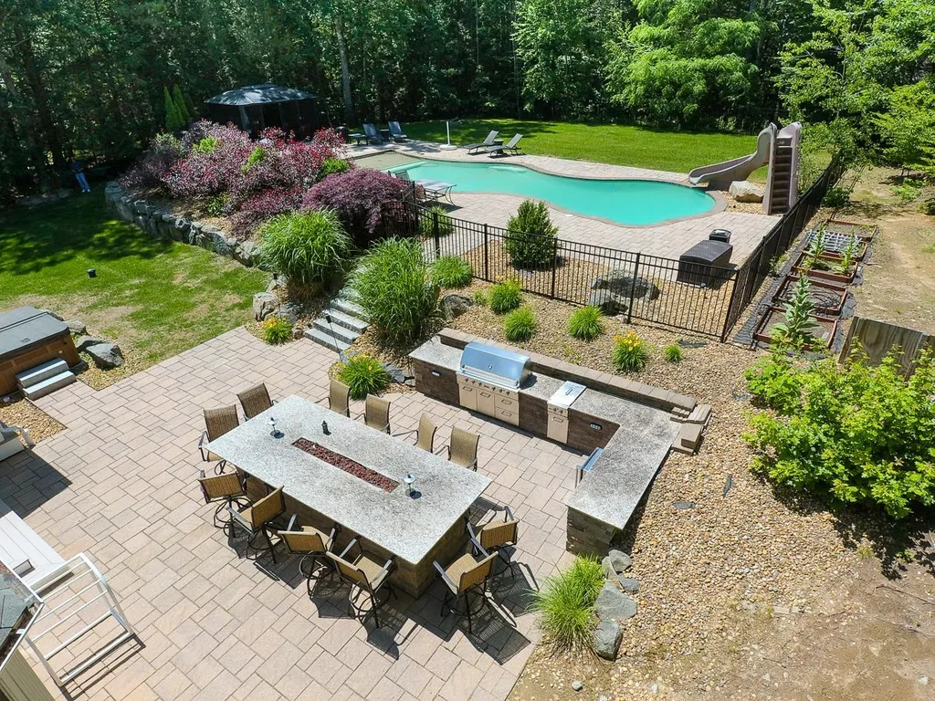 77 Mohawk Lane Brentwood NH 03833