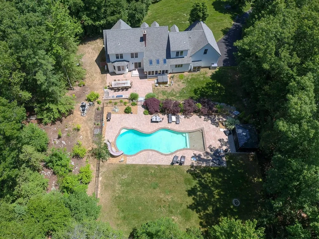 77 Mohawk Lane Brentwood NH 03833