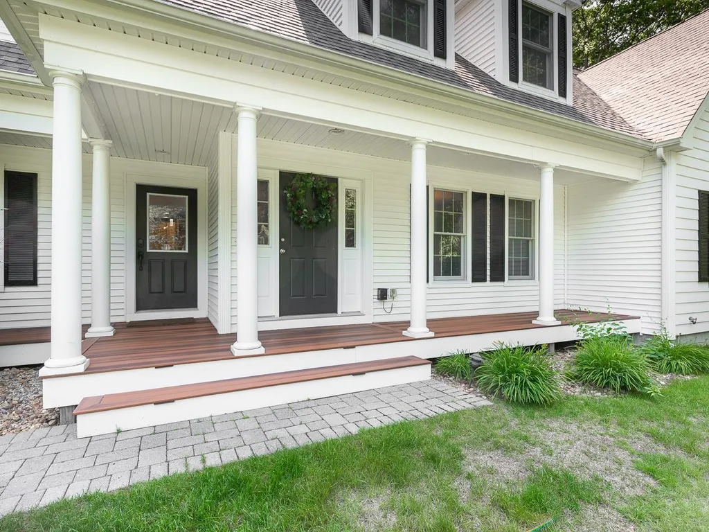 77 Mohawk Lane Brentwood NH 03833