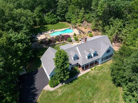 77 Mohawk Lane Brentwood NH 03833