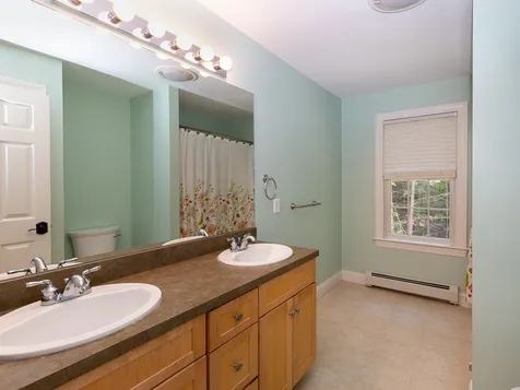 77 Mohawk Lane Brentwood NH 03833