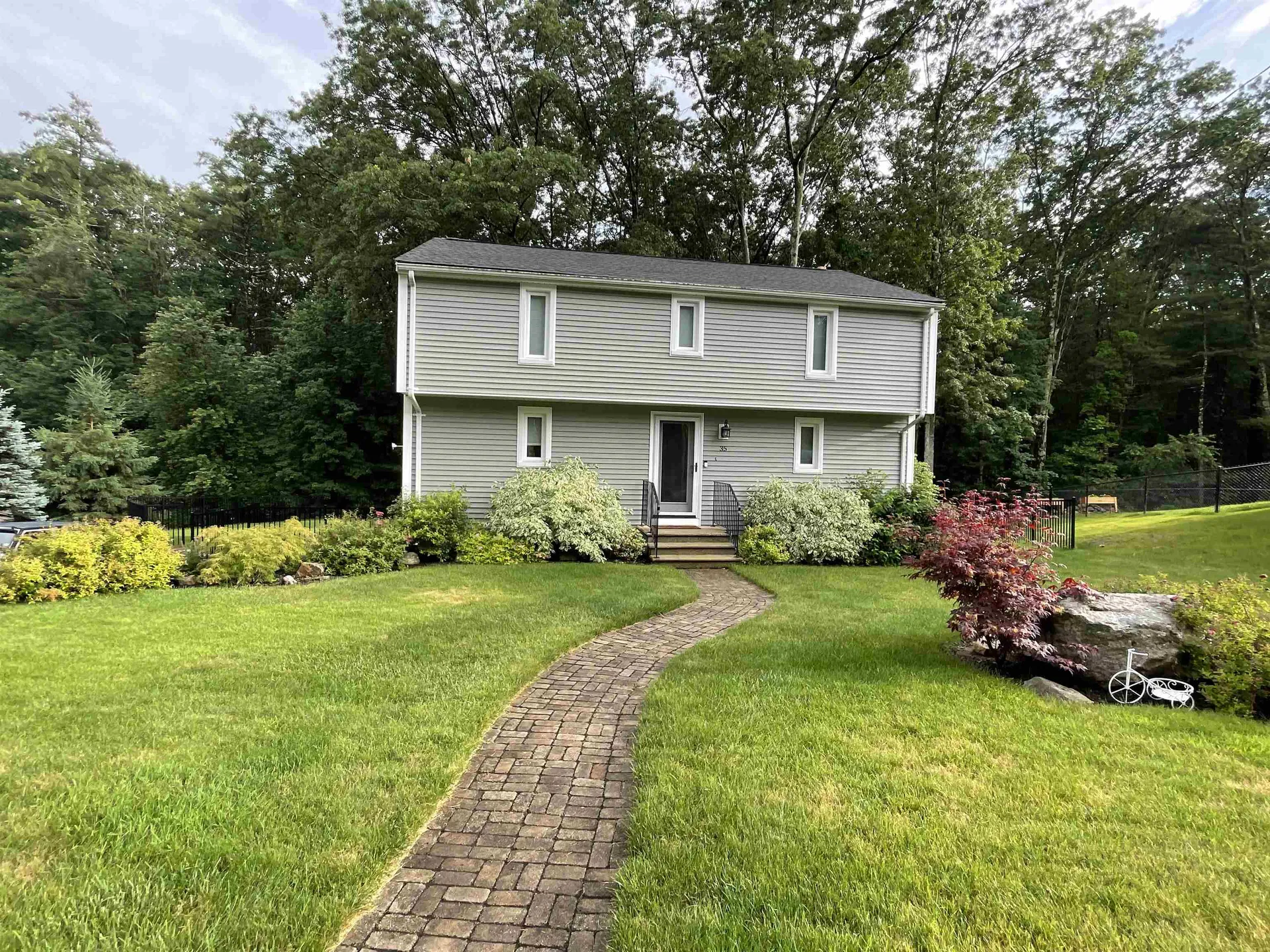 35 Teak Drive Nashua NH 03062-1468