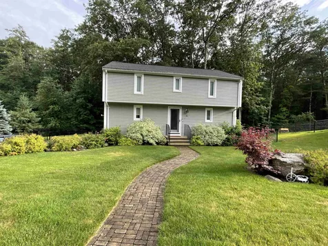 35 Teak Drive Nashua NH 03062-1468