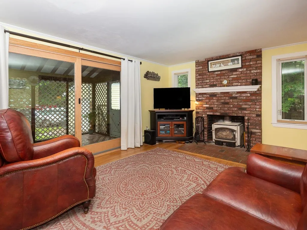 35 Old Gordon Road Brentwood NH 03833