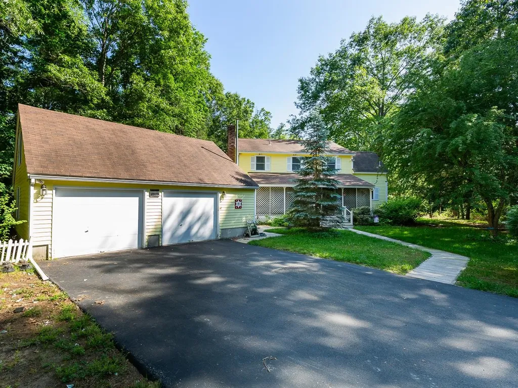 35 Old Gordon Road Brentwood NH 03833
