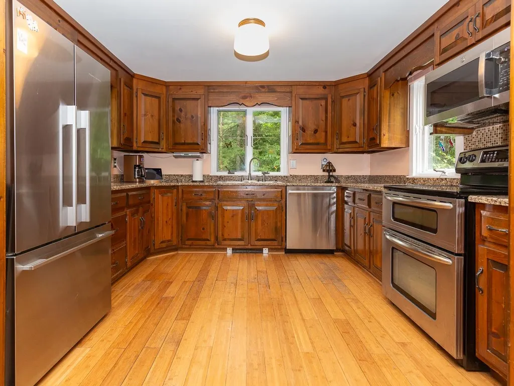 35 Old Gordon Road Brentwood NH 03833