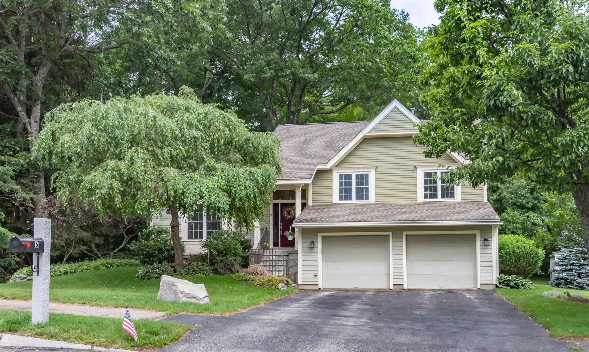 6 Canter Court Nashua NH 03063