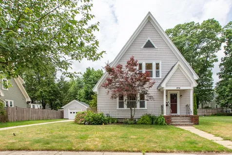 816 Maple Street Manchester NH 03104