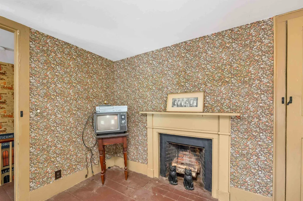 36 Concord Hill Road Pittsfield NH 03263
