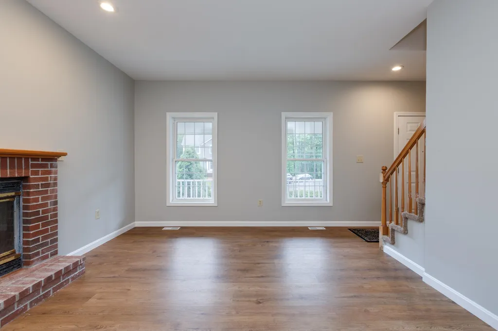 25 Wild Indigo Lane Manchester NH 03109