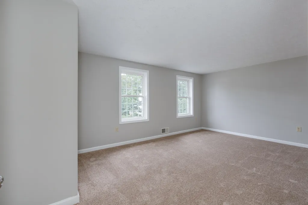25 Wild Indigo Lane Manchester NH 03109