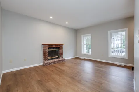 25 Wild Indigo Lane Manchester NH 03109