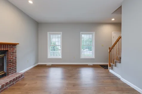 25 Wild Indigo Lane Manchester NH 03109