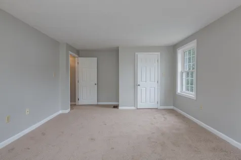 25 Wild Indigo Lane Manchester NH 03109