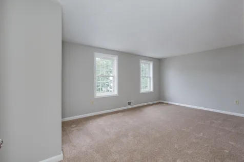 25 Wild Indigo Lane Manchester NH 03109