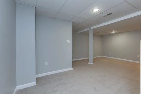 25 Wild Indigo Lane Manchester NH 03109