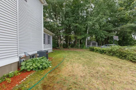 25 Wild Indigo Lane Manchester NH 03109
