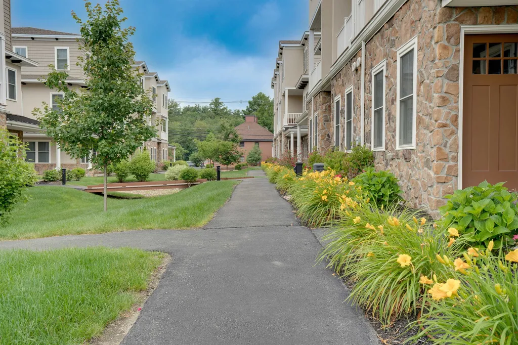 1 Cortona Way Salem NH 03079