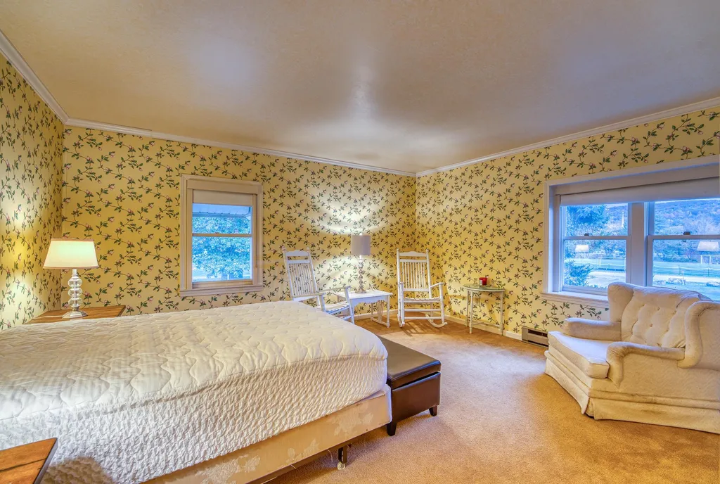 32 Academy Street Franconia NH 03580
