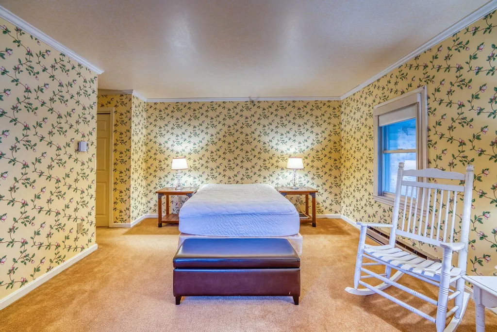 32 Academy Street Franconia NH 03580