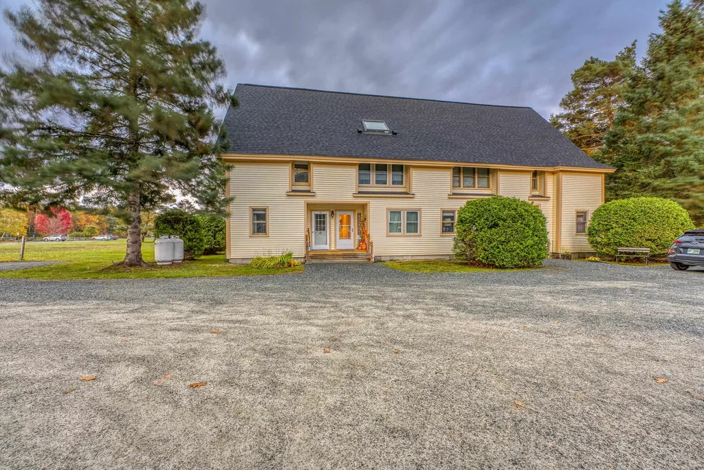32 Academy Street Franconia NH 03580