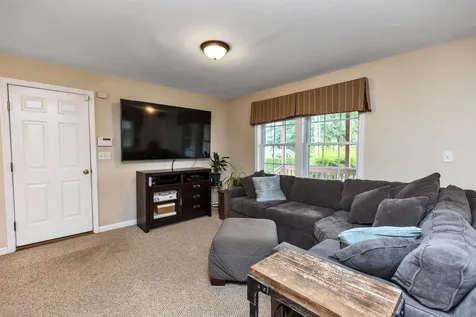 35 Pine Avenue Manchester NH 03103