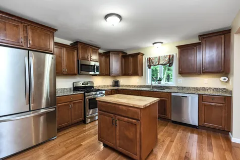 35 Pine Avenue Manchester NH 03103