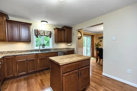 35 Pine Avenue Manchester NH 03103