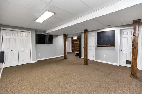 35 Pine Avenue Manchester NH 03103