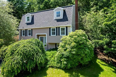 26 Holbrook Drive Nashua NH 03062
