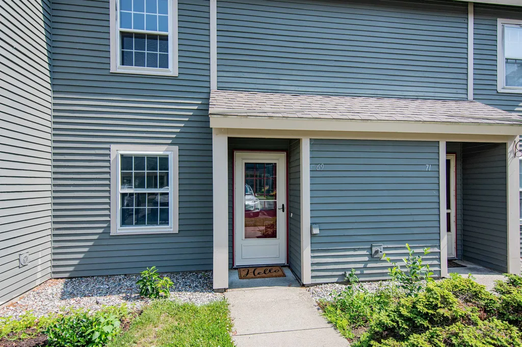 69 Pine Ledge Court Burlington VT 05401