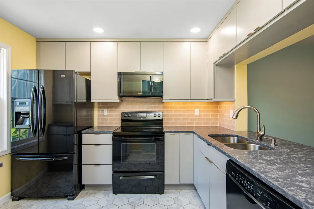 69 Pine Ledge Court Burlington VT 05401
