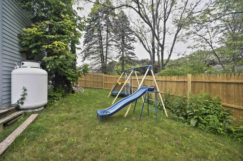20-22 Hunt Avenue Franklin NH 03235