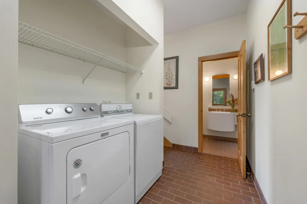 37 O'connor Drive Albany NH 03818