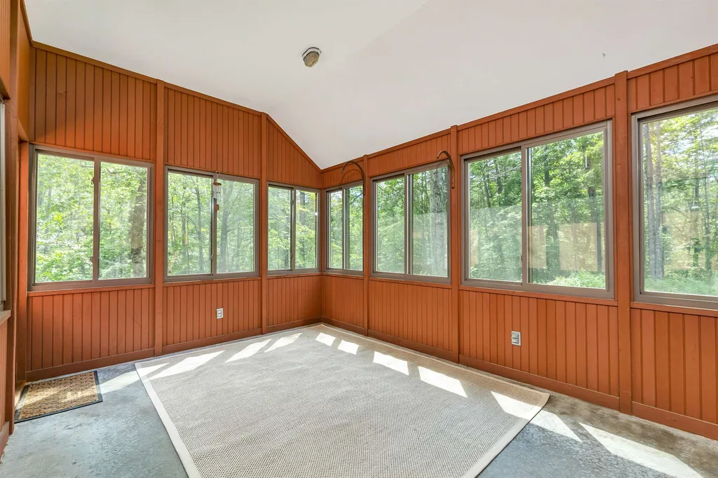 37 O'connor Drive Albany NH 03818